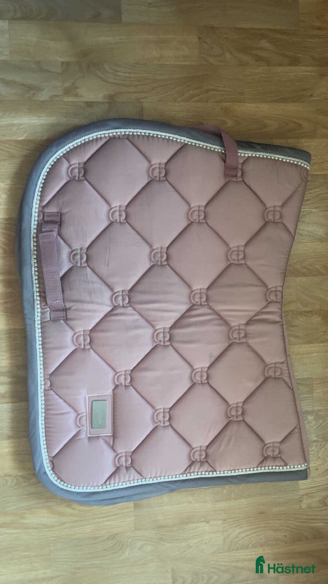 Schabrak & Vojlockar hästutrustning till salu: Rosa es i Hallstahammar - Annons 1