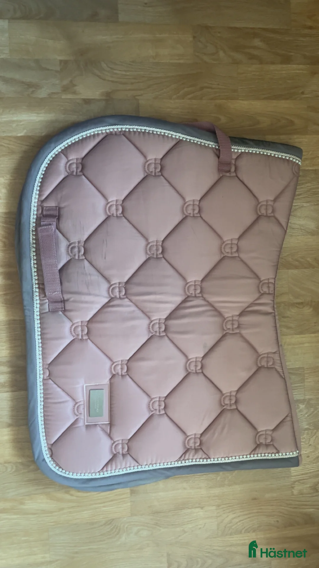 Schabrak & Vojlockar hästutrustning till salu: Rosa es i Hallstahammar - Annons 1