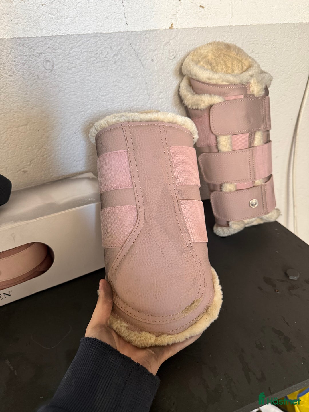 Benskydd hästutrustning till salu: Fina rosa PS damasker  i Stora Skedvi - Annons 2