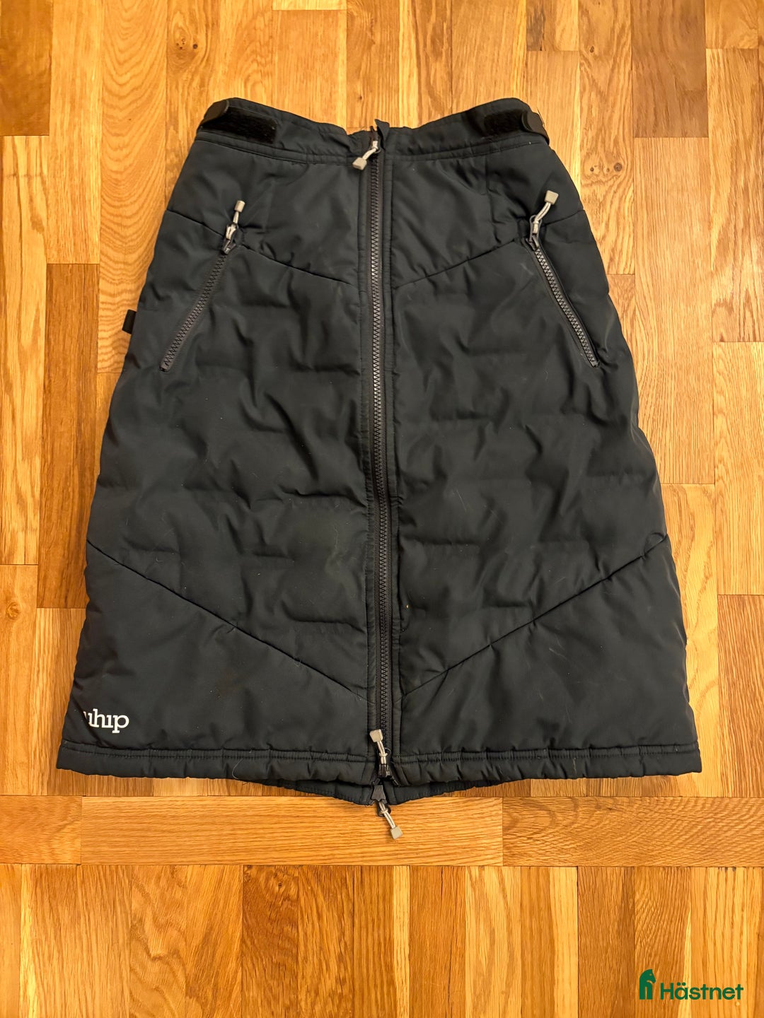 Jackor & Kavajer ryttarutrustning till salu: Uhip jacka och kjol  i Visby - Annons 3