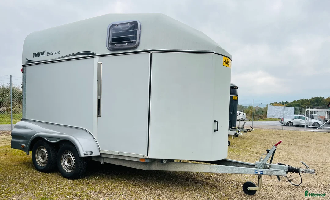 Hästtransporter  fordon & transport till salu: Thule Excellent ES150 i Klippan - Annons 2