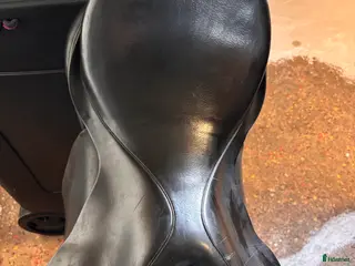 Sadlar hästutrustning Ställbar dressyrsadel i Tibro - Annons 2