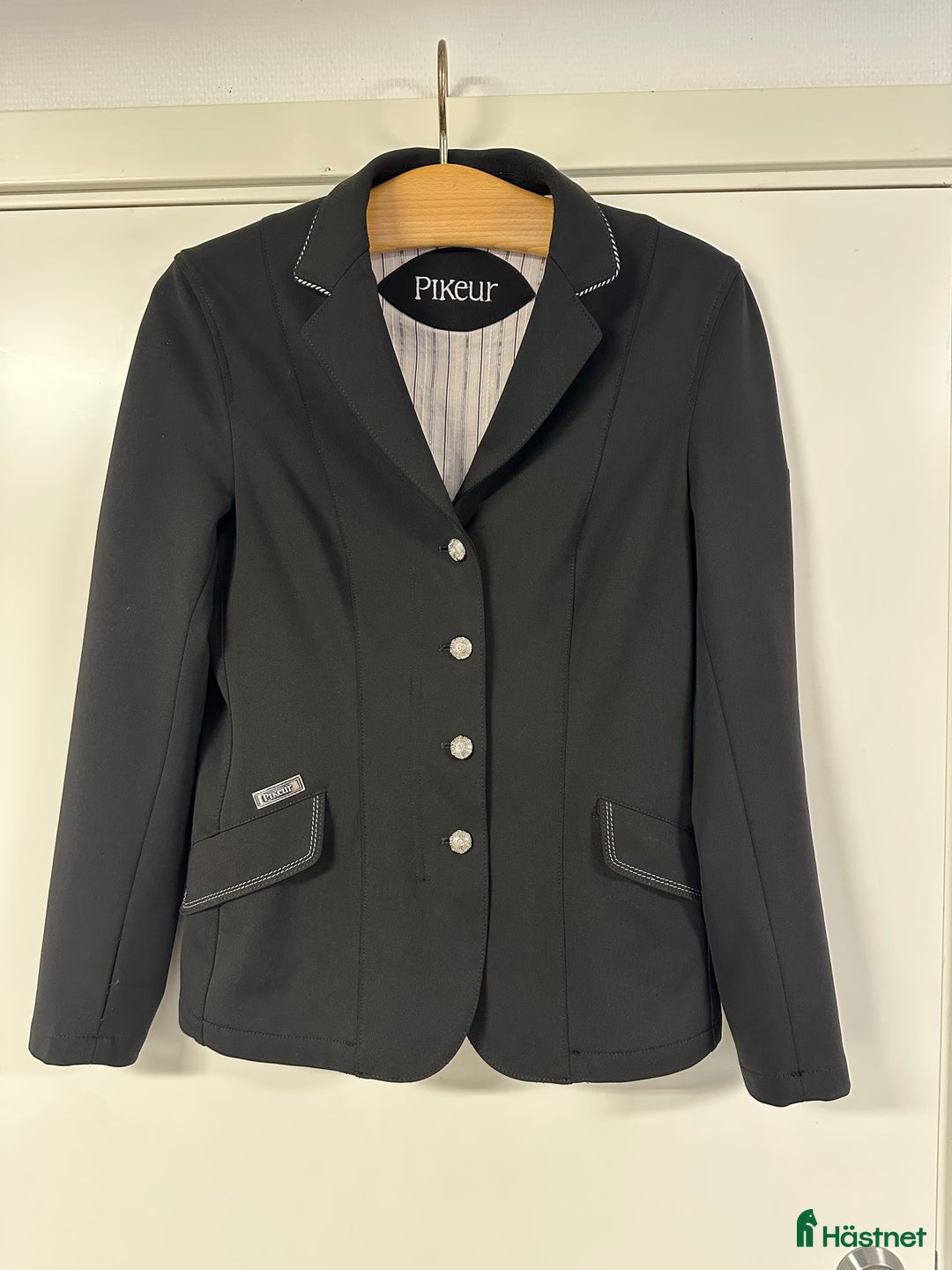 Jackor & Kavajer ryttarutrustning till salu: Kavajer och ridbyxor  i Stockamöllan - Annons 5