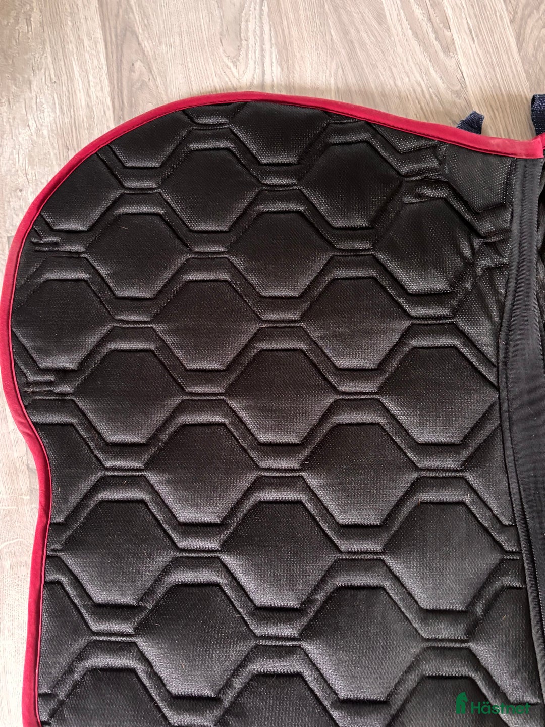 Schabrak & Vojlockar hästutrustning till salu: Fint Fairfield schabrak i Åhus - Annons 5