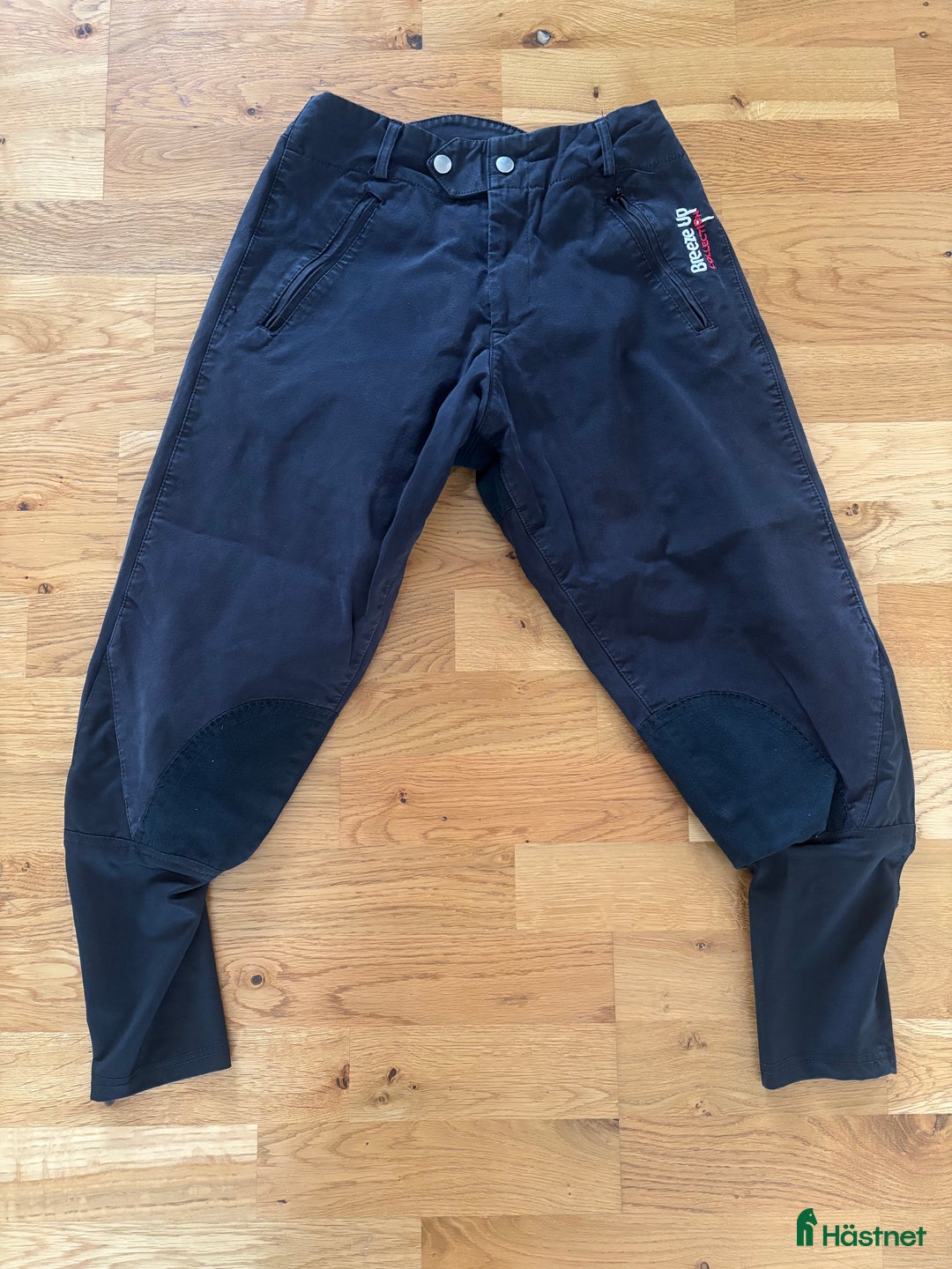 Ridbyxor ryttarutrustning till salu: Breeze Up jockeybyxor  i Norrtälje - Annons 1