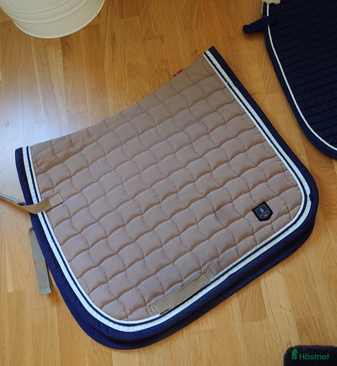 Sadeltillbehör hästutrustning till salu: Schabrak, sadelgjordar mm. i Västra Frölunda - Annons 4