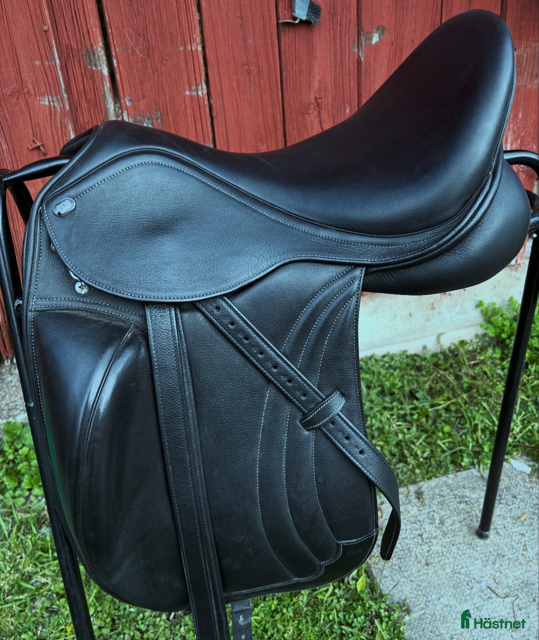Sadlar hästutrustning till salu: Pedantisk skött Carl Hester sadel  i Sigtuna - Annons 1