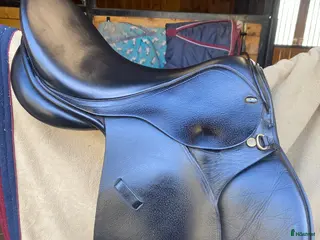 Sadlar hästutrustning Globus sadel till salu - Annons 1