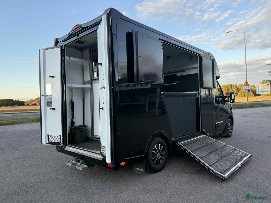 Hästlastbilar  fordon & transport till salu: PRENTKI/HORSEPARTNER 5 SITS STUTERI  i Köping - Annons 6