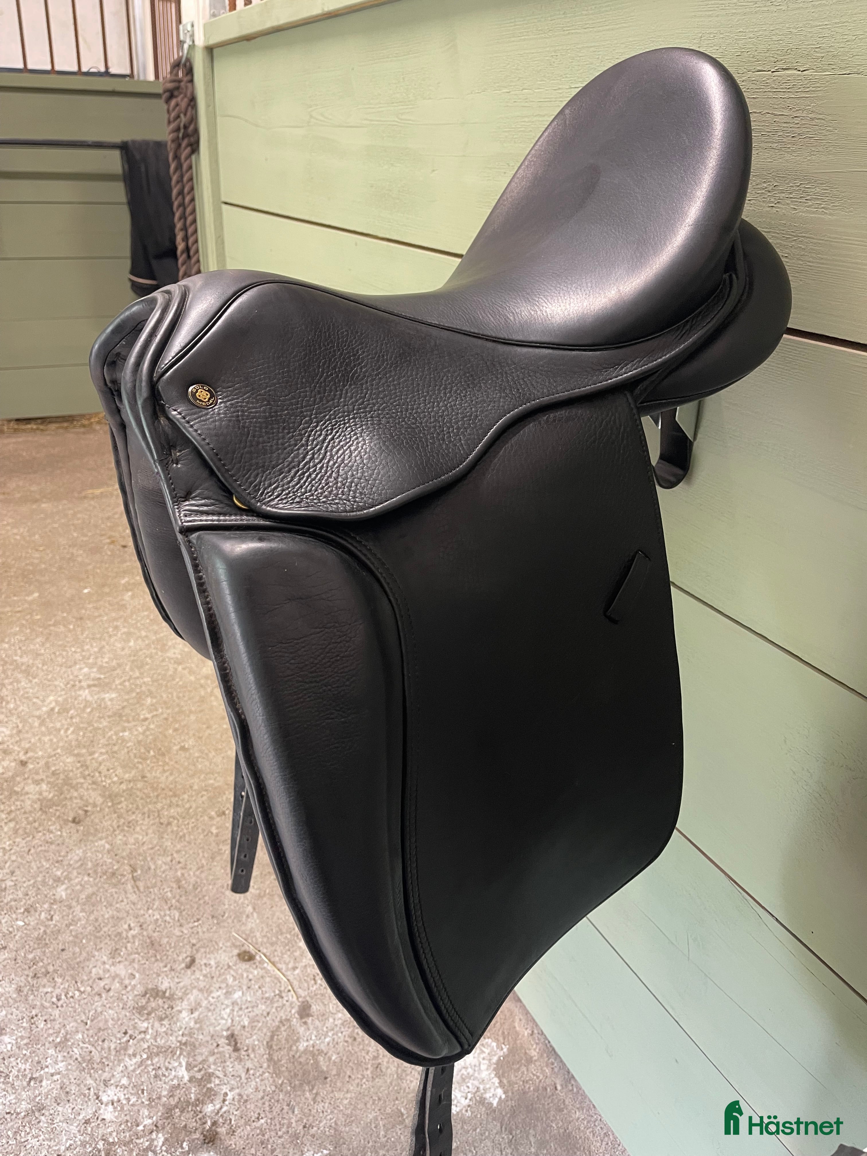 Sadeltillbehör hästutrustning Gold Medal dressyrsadel  i Nora - Annons 5