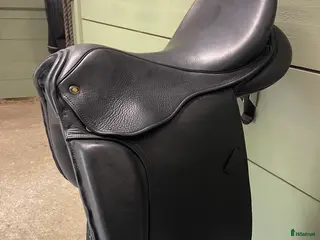 Sadeltillbehör hästutrustning Gold Medal dressyrsadel i Nora - Annons 5