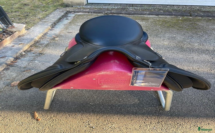 Sadlar hästutrustning till salu i Stockholm - Annons 5