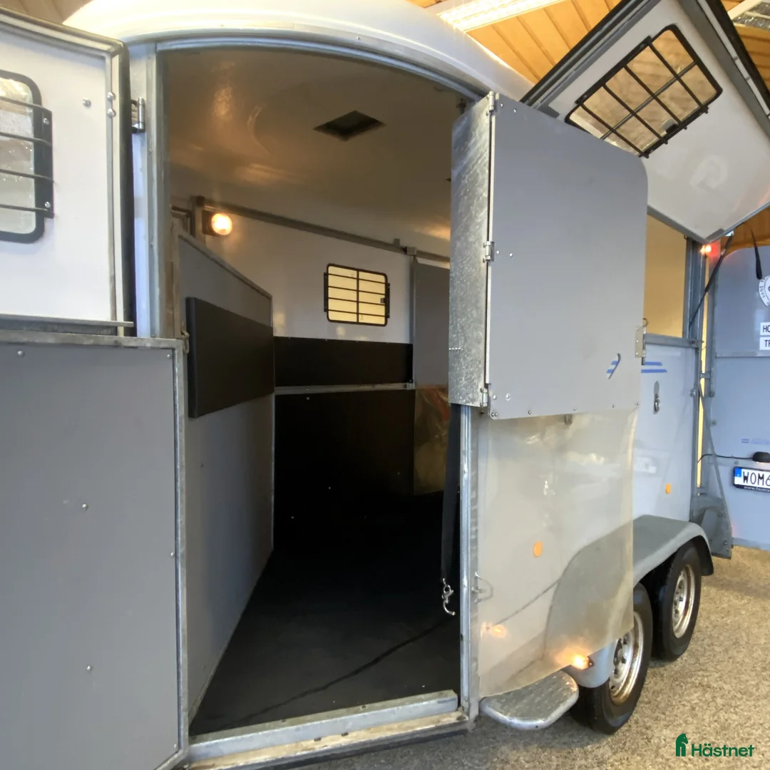 Hästtransporter  fordon & transport till salu: Lasta diagonalt stuterimodell- Fautras Oblic+2-18 i Kvicksund - Annons 18