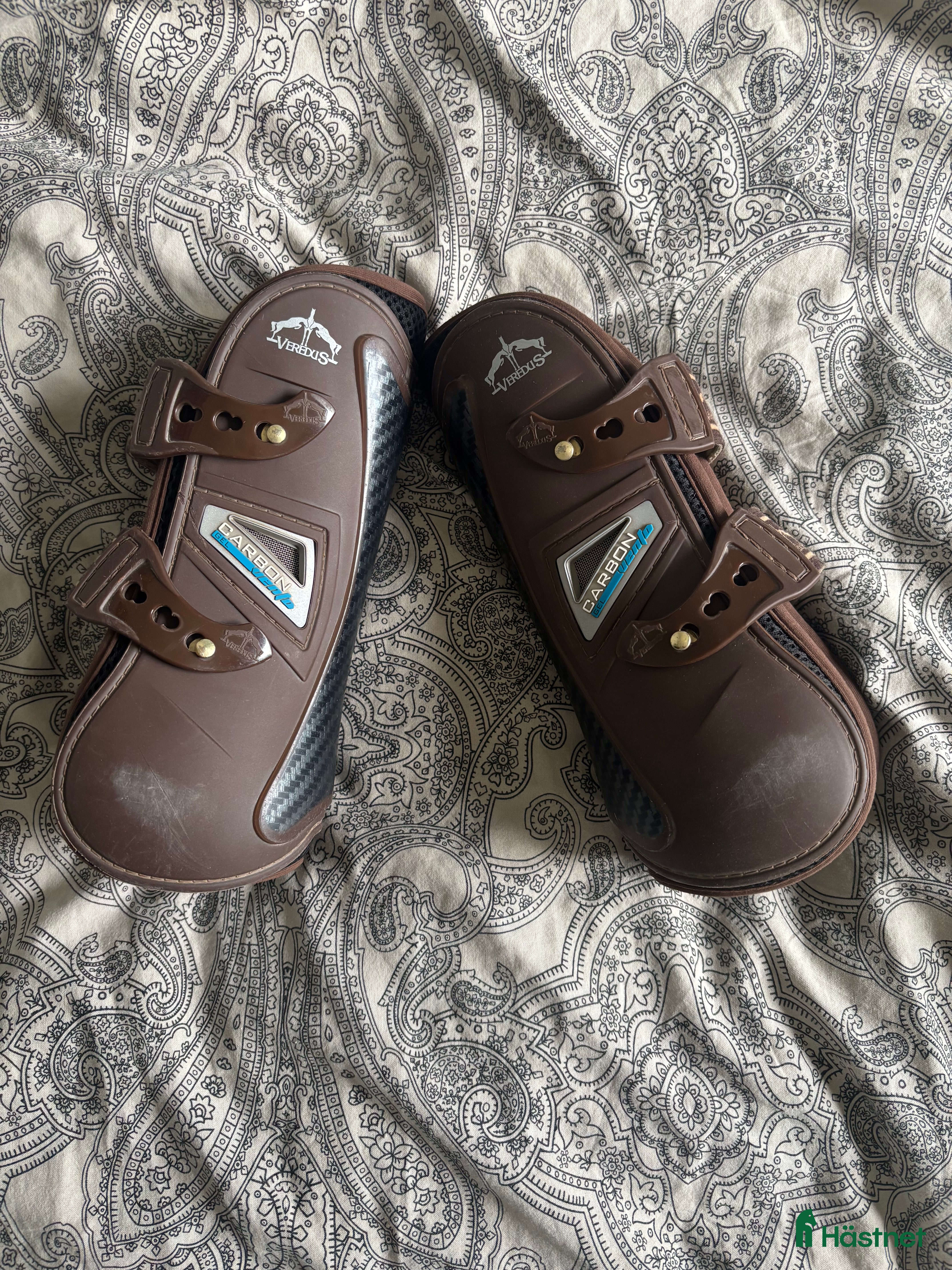 Benskydd hästutrustning till salu: Veredus benskydd i Vinninga - Annons 24