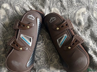 Benskydd hästutrustning till salu: Veredus benskydd i Vinninga - Annons 19