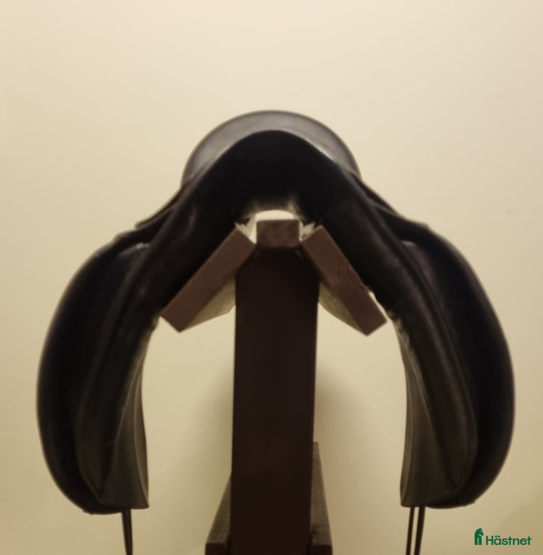 Sadlar hästutrustning till salu: Jeremy Rudge dressyrsadel  i Allerum - Annons 2