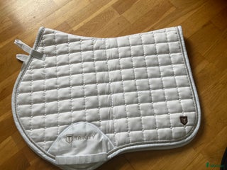 Schabrak & Vojlockar hästutrustning till salu: Vitt hoppschabrak i Göteborg - Annons 2