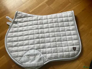 Schabrak & Vojlockar hästutrustning till salu: Vitt hoppschabrak i Göteborg - Annons 2