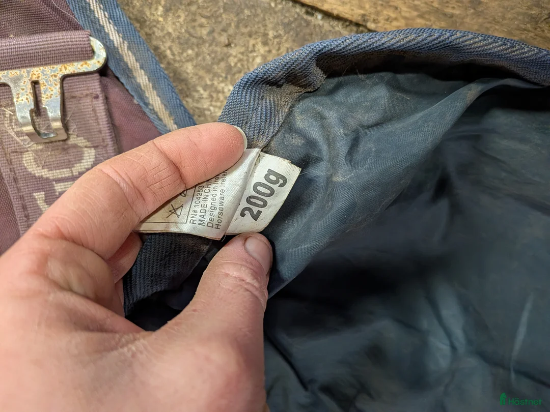 Täcken hästutrustning till salu: Amigo 6'0 200 g i Älmhult - Annons 4