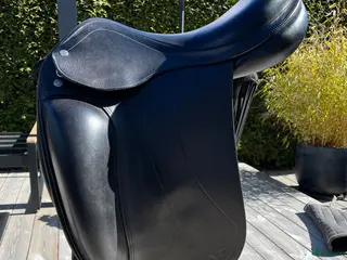 Sadlar hästutrustning Equipe Emporio Iceland i fint skick. - Annons 2