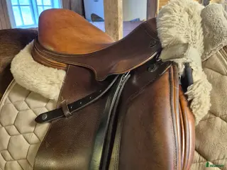 Sadlar hästutrustning Prestige Paris 17" - Annons 1