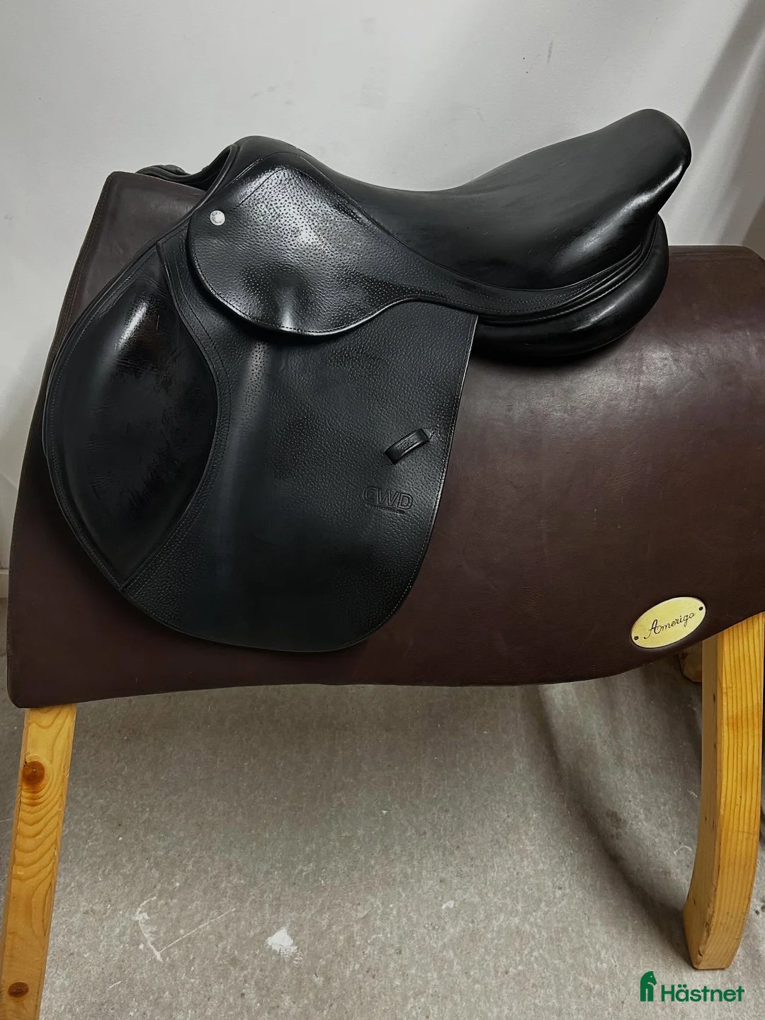 Sadlar hästutrustning till salu: CWD Hoppsadel 17,5 tum i Ängelholm - Annons 1