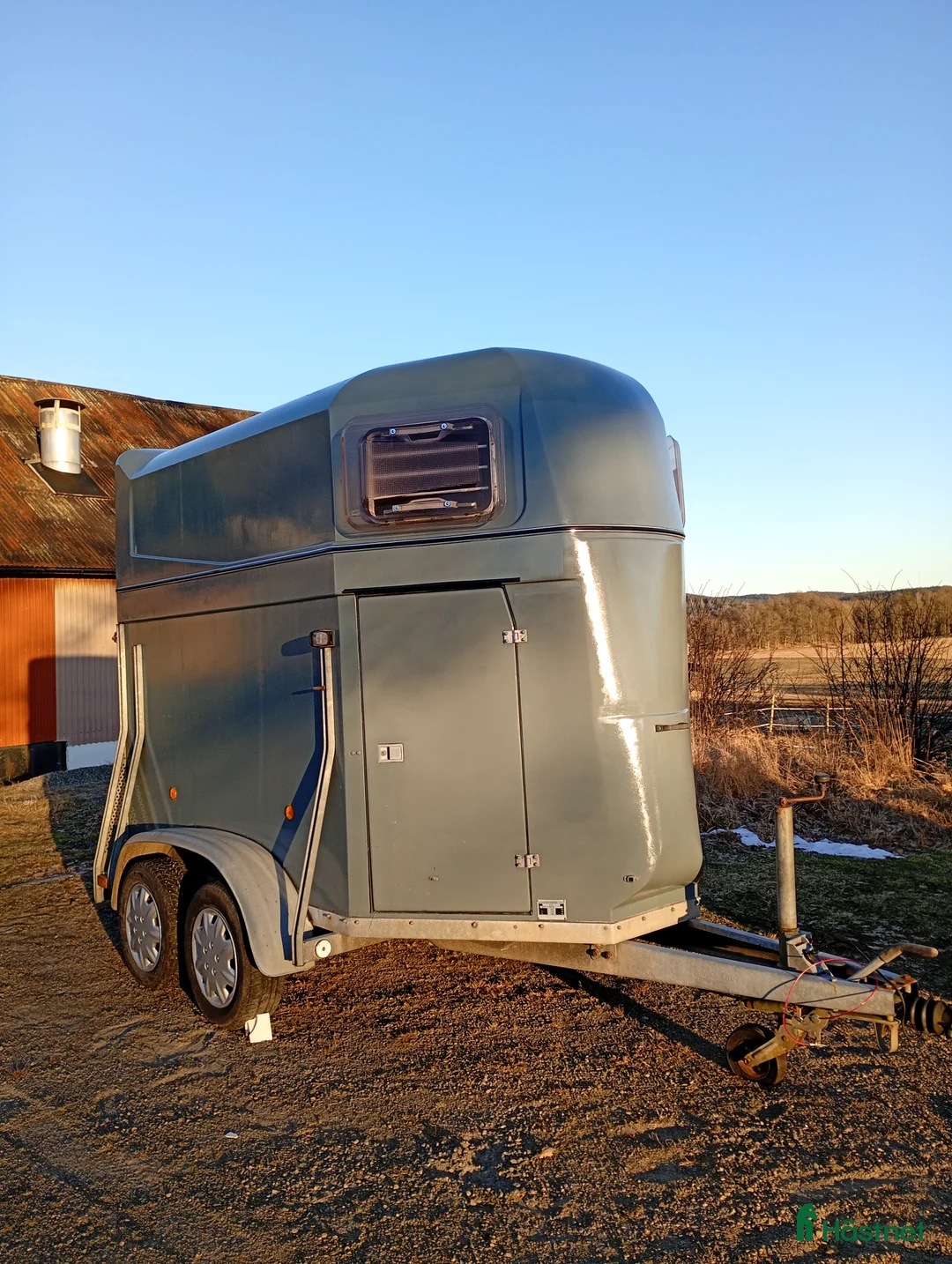 Hästtransporter  fordon & transport till salu: Bäckmann med sadelkammare i Istorp - Annons 2