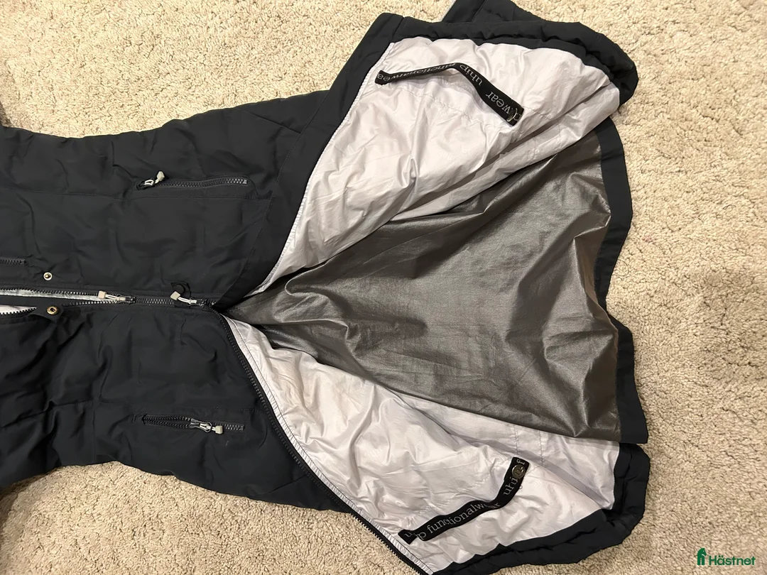 Jackor & Kavajer ryttarutrustning till salu: Uhip ice coat strl 34 i Enhörna - Annons 5