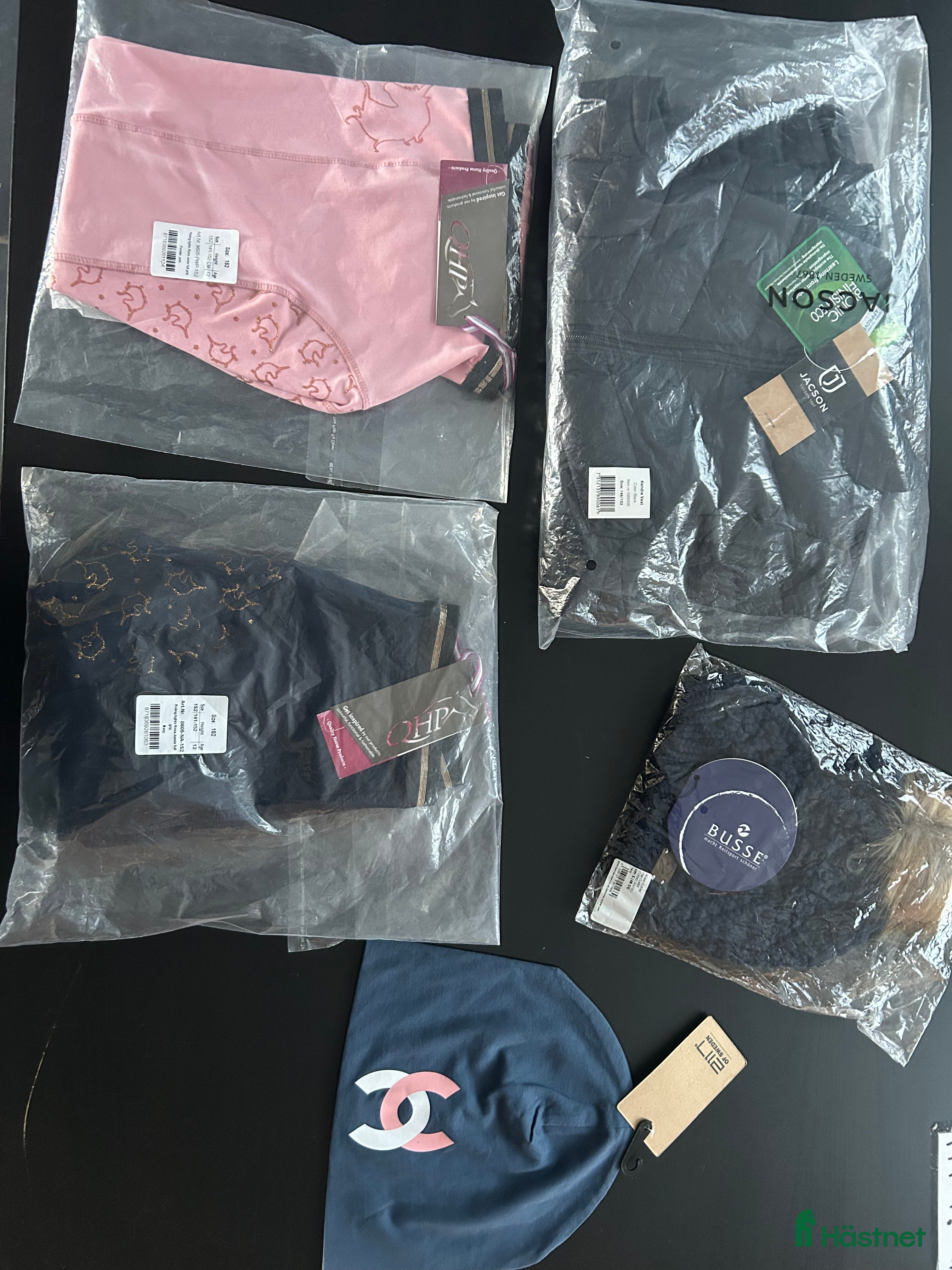 Ridbyxor ryttarutrustning till salu: Nya oanvända ridtights, väst och mössor i Vellinge - Annons 23