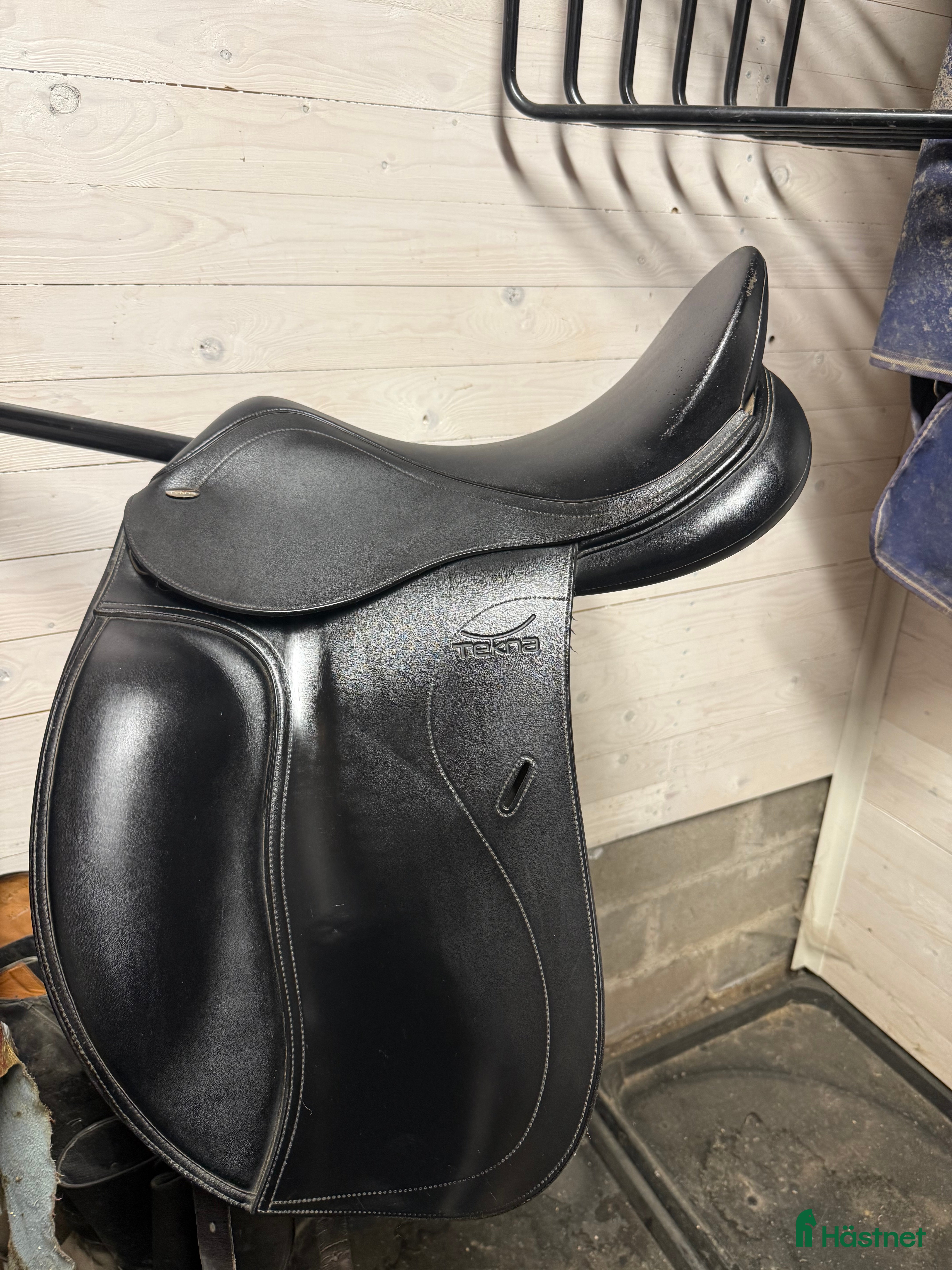Sadlar hästutrustning Tekna dressyrsadel 17 – sparsamt använd ❤️ i Gråbo - Annons 16