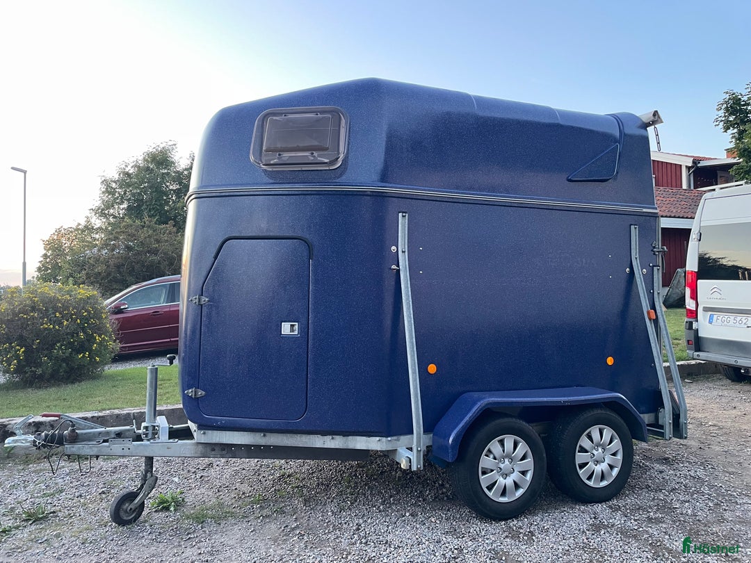 Hästtransporter  fordon & transport till salu: Opus hästtransport från 2004 säljes! i Vingåker - Annons 1