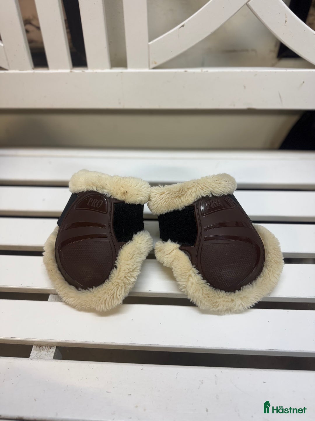 Benskydd hästutrustning till salu: Fina bakskydd använda 2 gånger  i Örebro - Annons 2