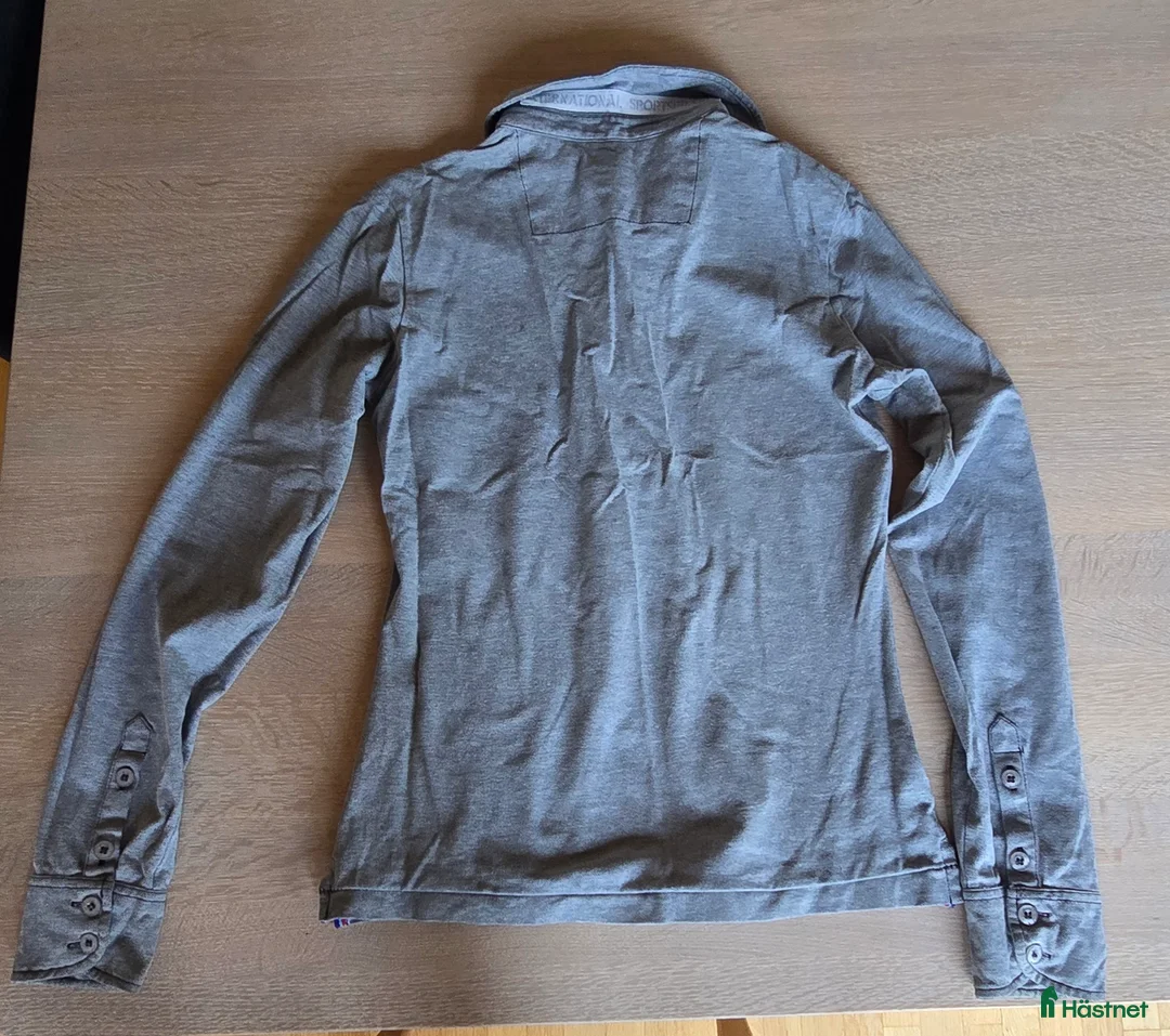 Övrigt Ridkläder ryttarutrustning till salu: Pikeurtröja - Annons 2