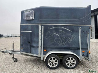 Hästtransporter fordon & transport till salu: Fin hästtransport i glasfiber med sadelkammare i Löderup - Annons 3