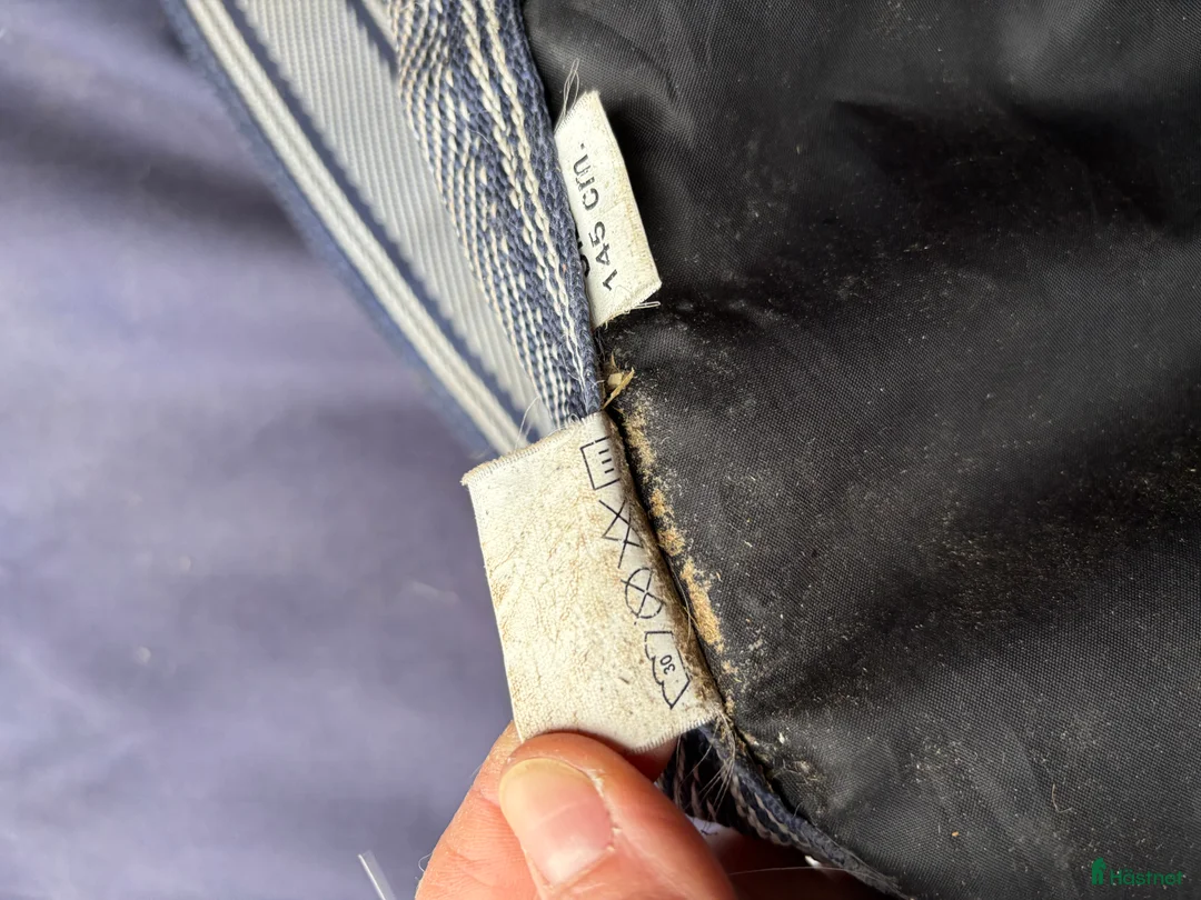 Täcken hästutrustning till salu: Vintertäcke oklart märke  i Sollerön - Annons 4