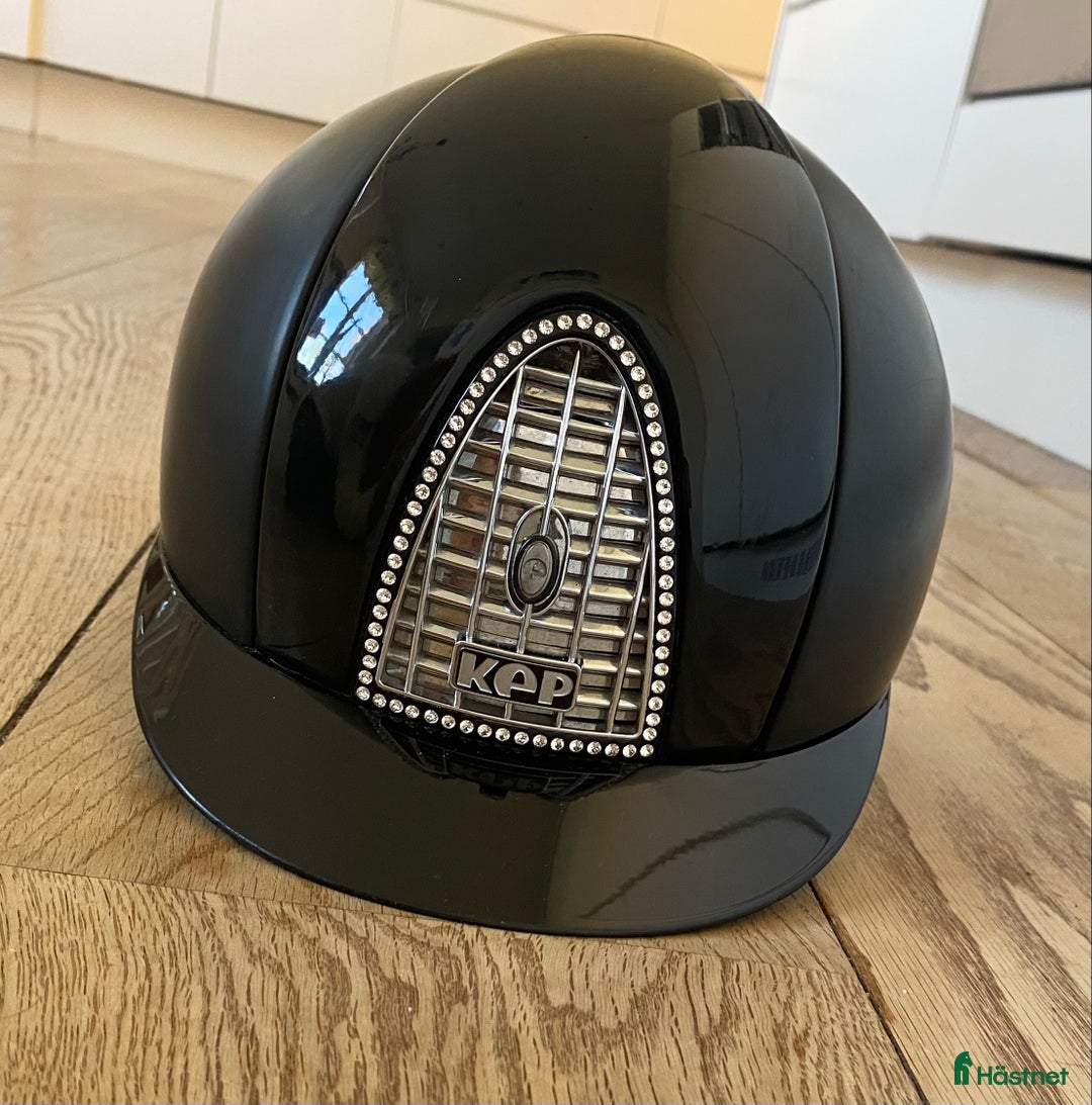 Hjälmar ryttarutrustning till salu: KEP Cromo 2.0 i Bromma - Annons 1