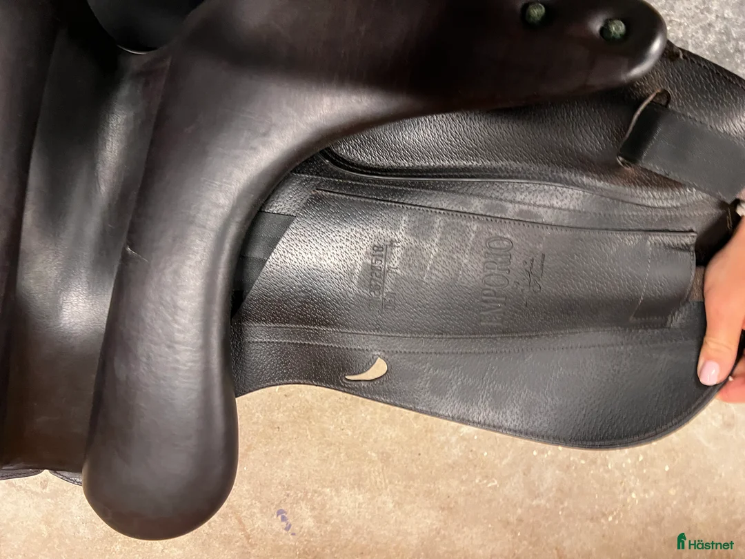 Sadlar hästutrustning till salu: Equipe Emporio 17 tum  i Hålta - Annons 2