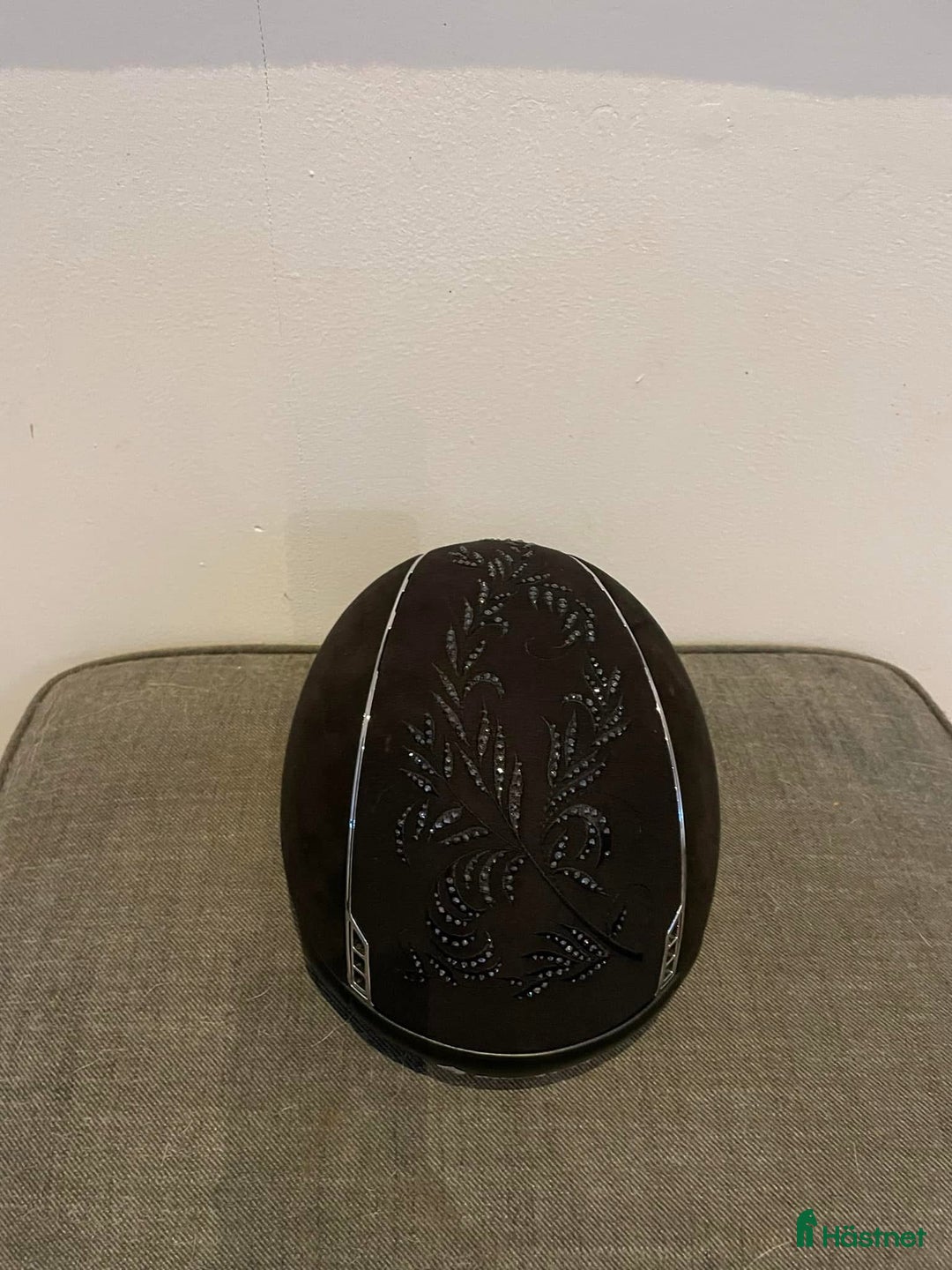 Hjälmar ryttarutrustning till salu: Samshield alcantara swarowski i Brösarp - Annons 2