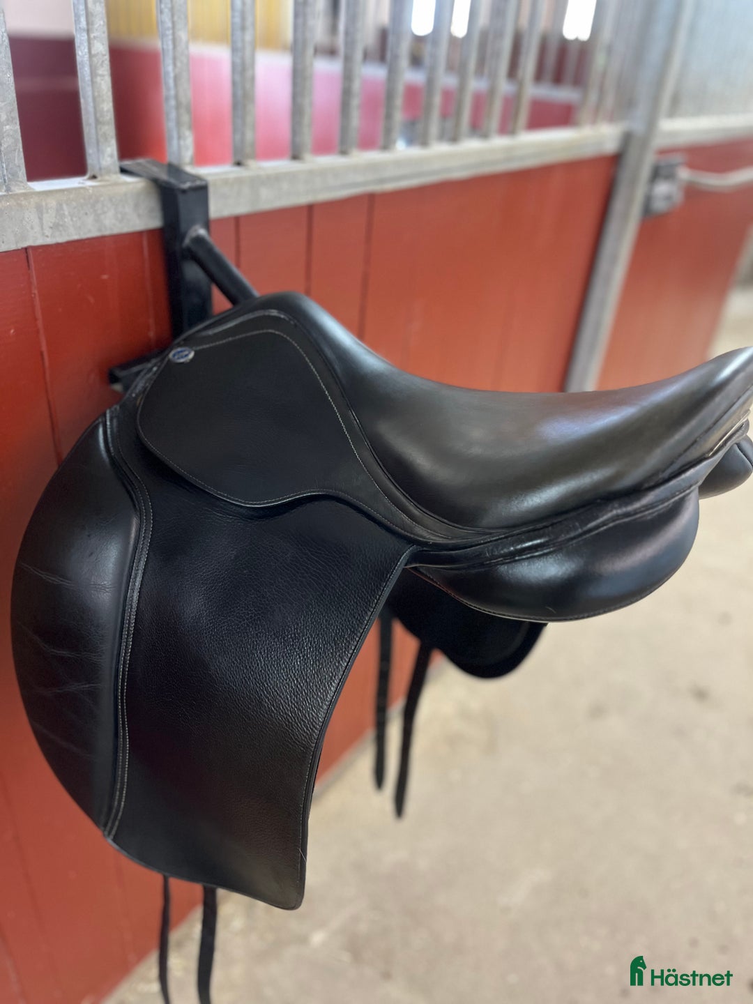 Sadlar hästutrustning till salu: Sadel Lippo i Gråbo - Annons 1