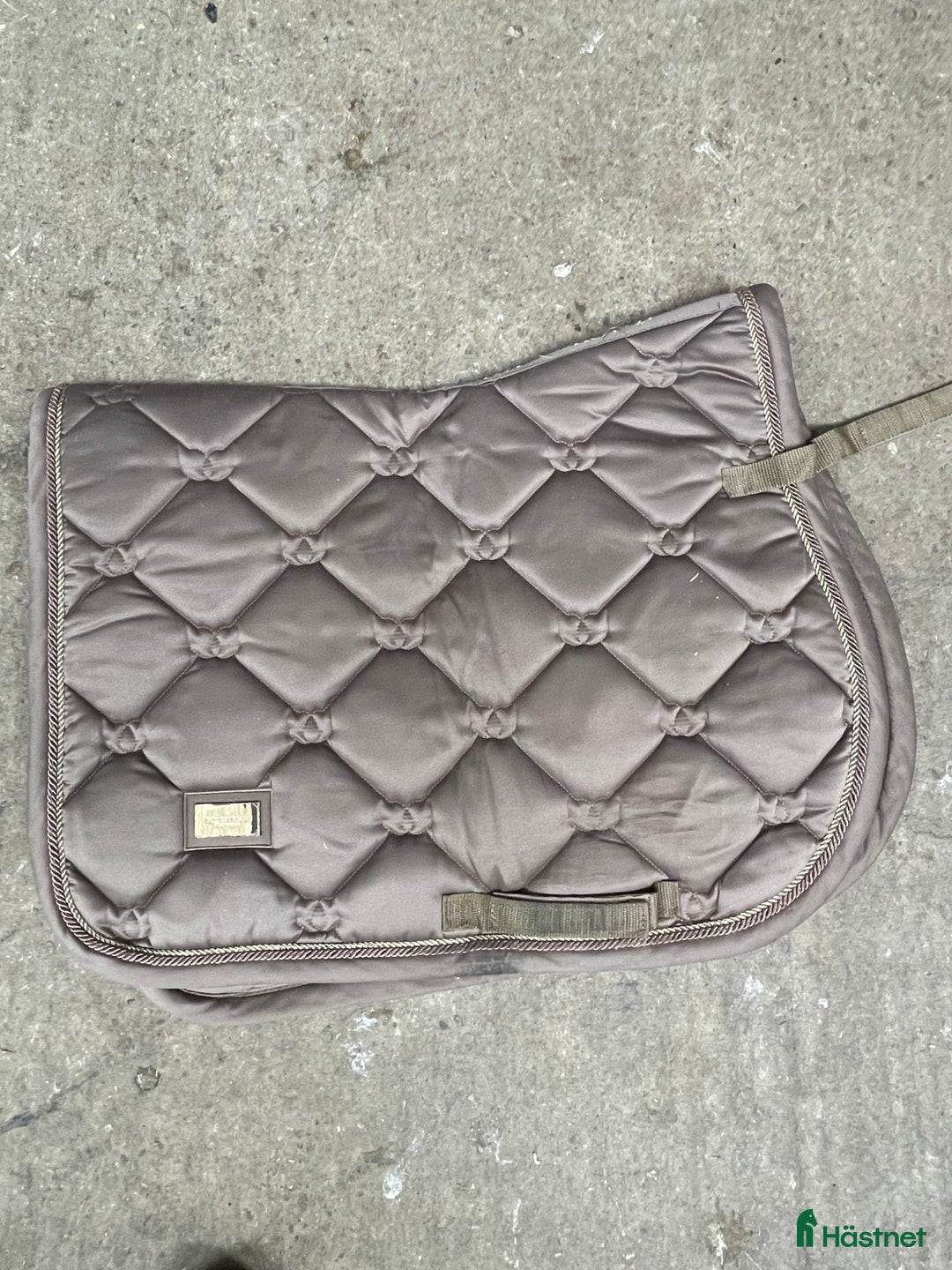 Schabrak & Vojlockar hästutrustning till salu: Jättefint ES schabrak!  i Flyinge - Annons 2