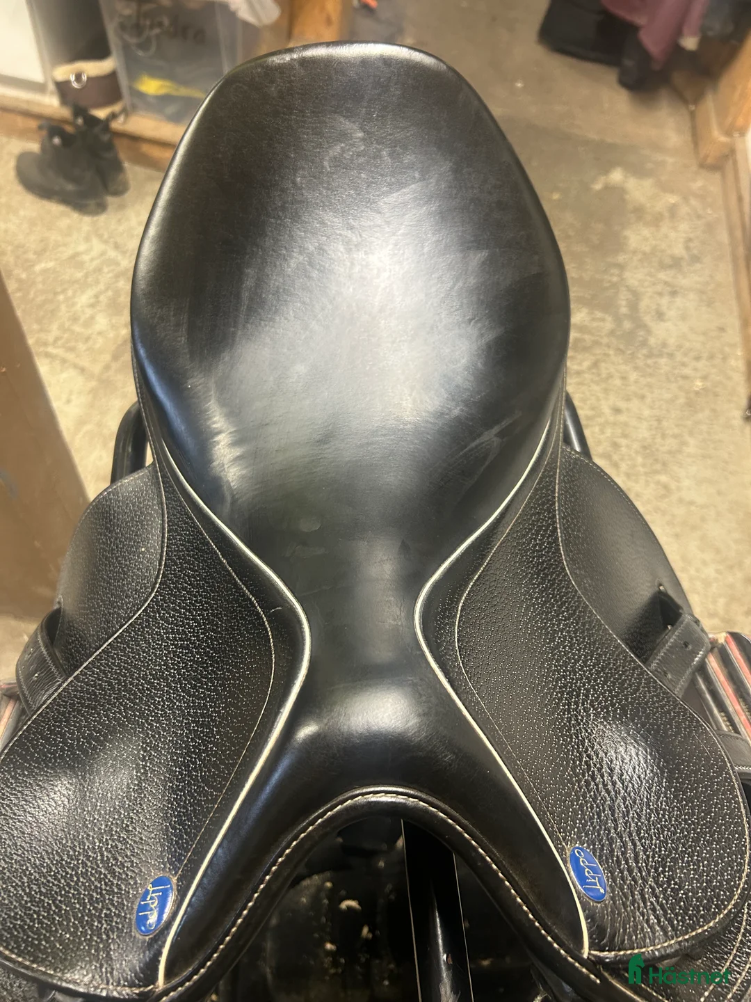 Sadlar hästutrustning till salu: Lippo Enzo hoppsadel i Växjö - Annons 1