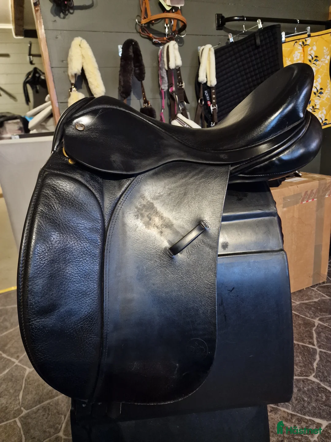 Sadlar hästutrustning till salu: Ideal Crown Jessica 17"  i Ljugarn - Annons 1