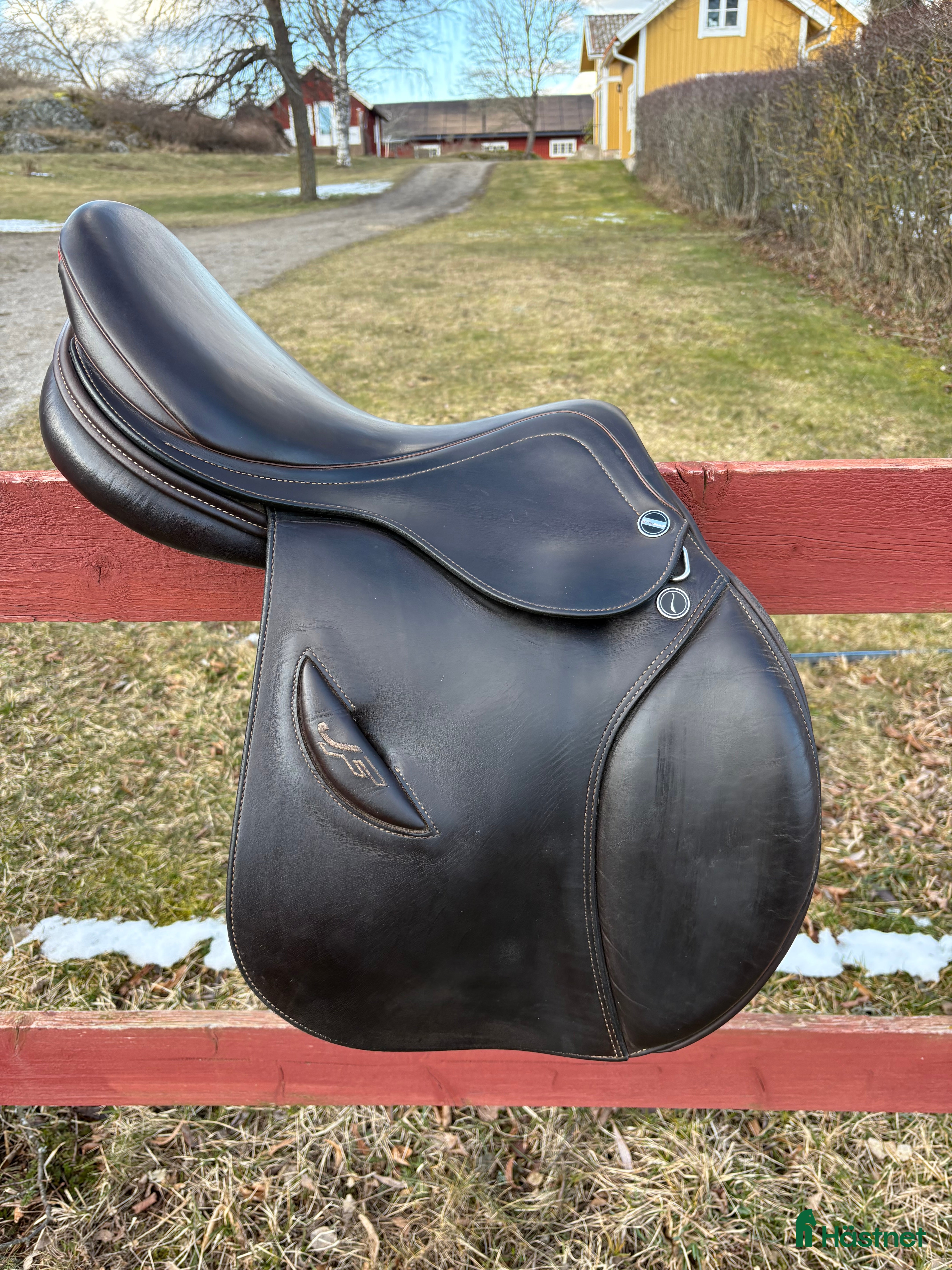 Sadlar hästutrustning till salu: Fin Erreplus JF med SL-panel i Trosa - Annons 24