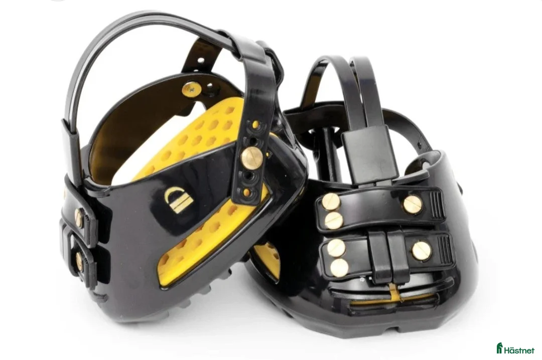 Övrig utrustning övrig utrustning till salu: Broddade scootboots - Annons 1