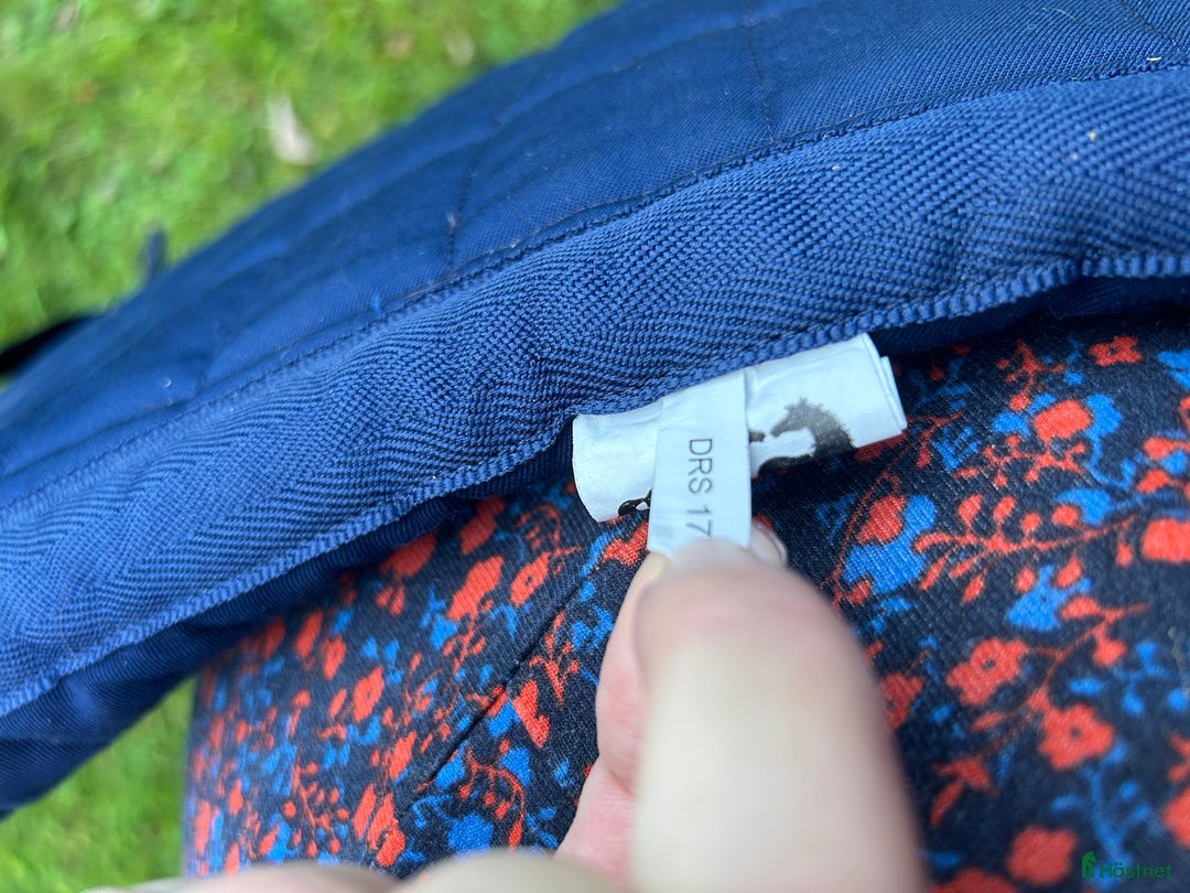 Schabrak & Vojlockar hästutrustning till salu: Mias schabrak dressyr  i Sala - Annons 3