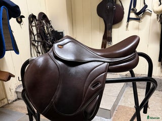 Sadlar hästutrustning till salu: Lippo Rivello quieto hoppsadel i Karlstad - Annons 22