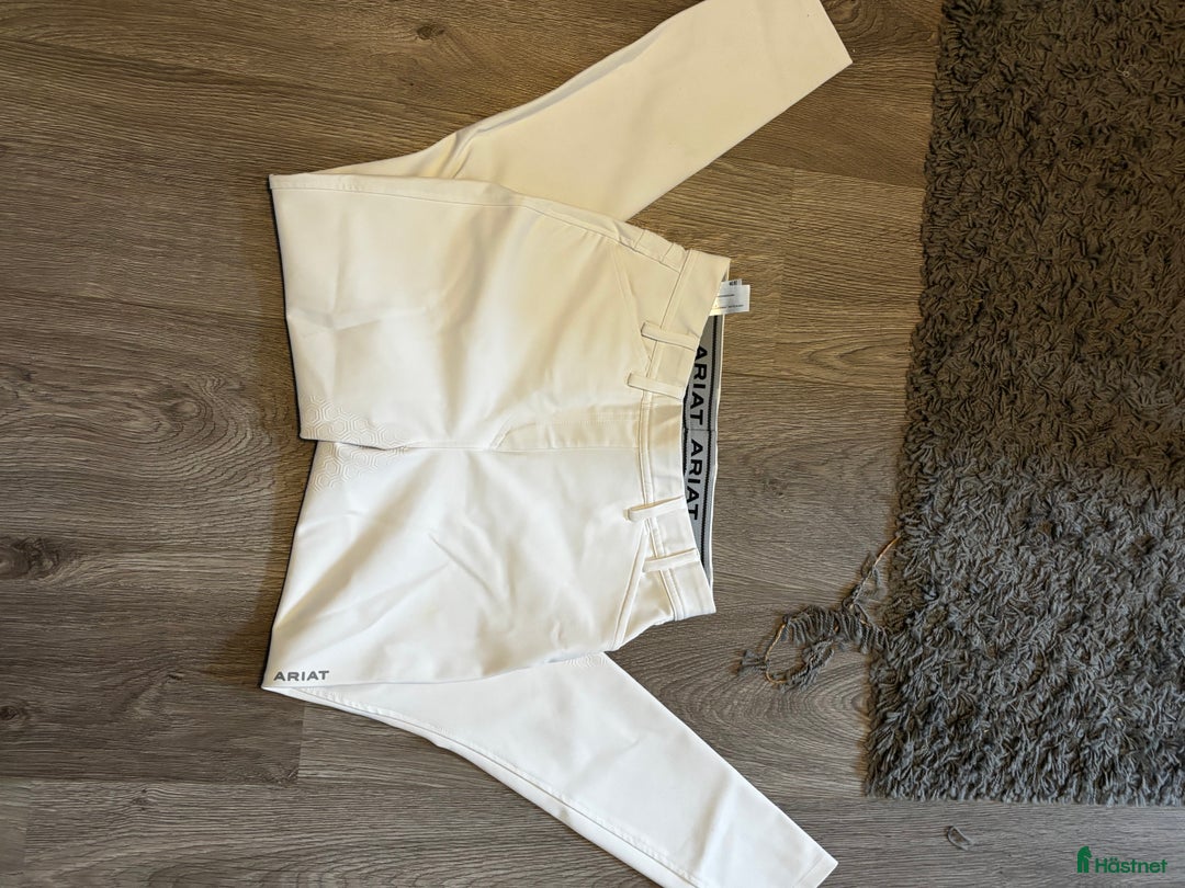 Ridbyxor ryttarutrustning till salu: Nya Ariat ridbyxor  i Tösse - Annons 3
