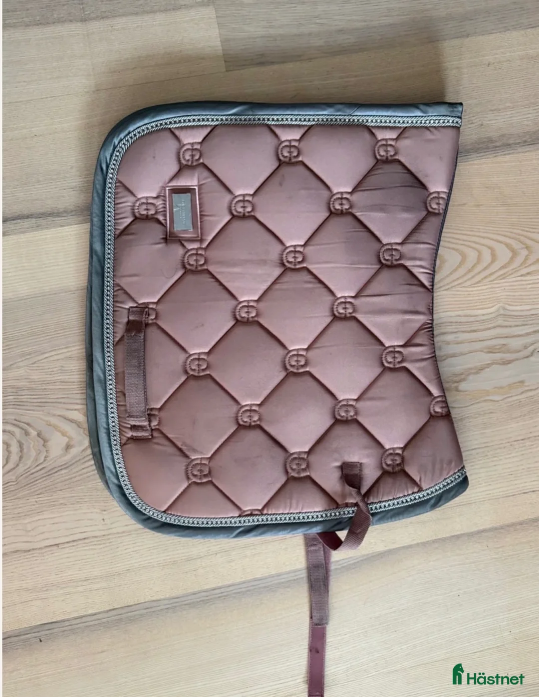 Schabrak & Vojlockar hästutrustning till salu: Es pink chrystal schabrak, huva och lindor - Annons 2
