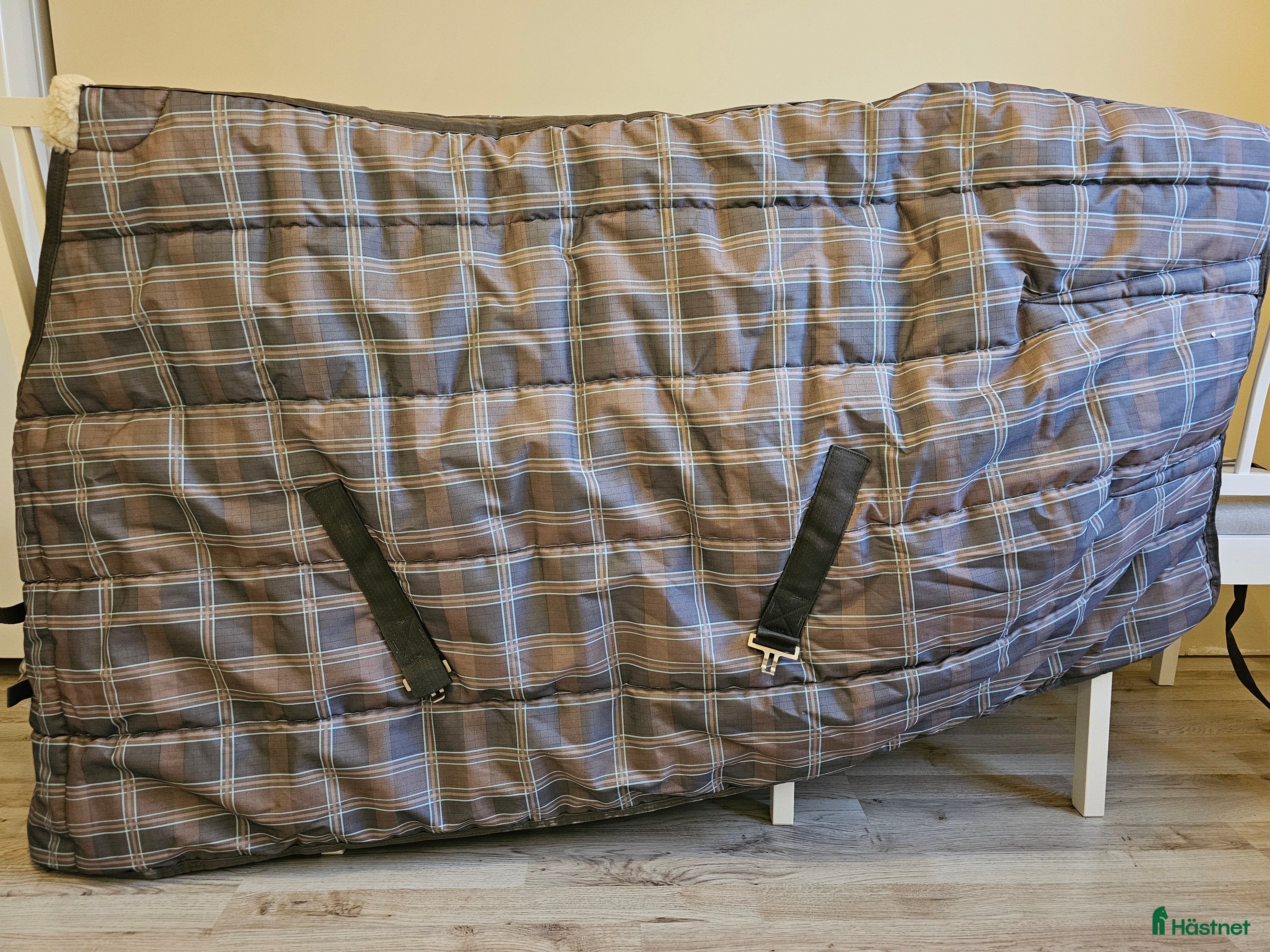 Täcken hästutrustning till salu: Eskadron innetäcke/tävlingstäcke i Norrtälje - Annons 1