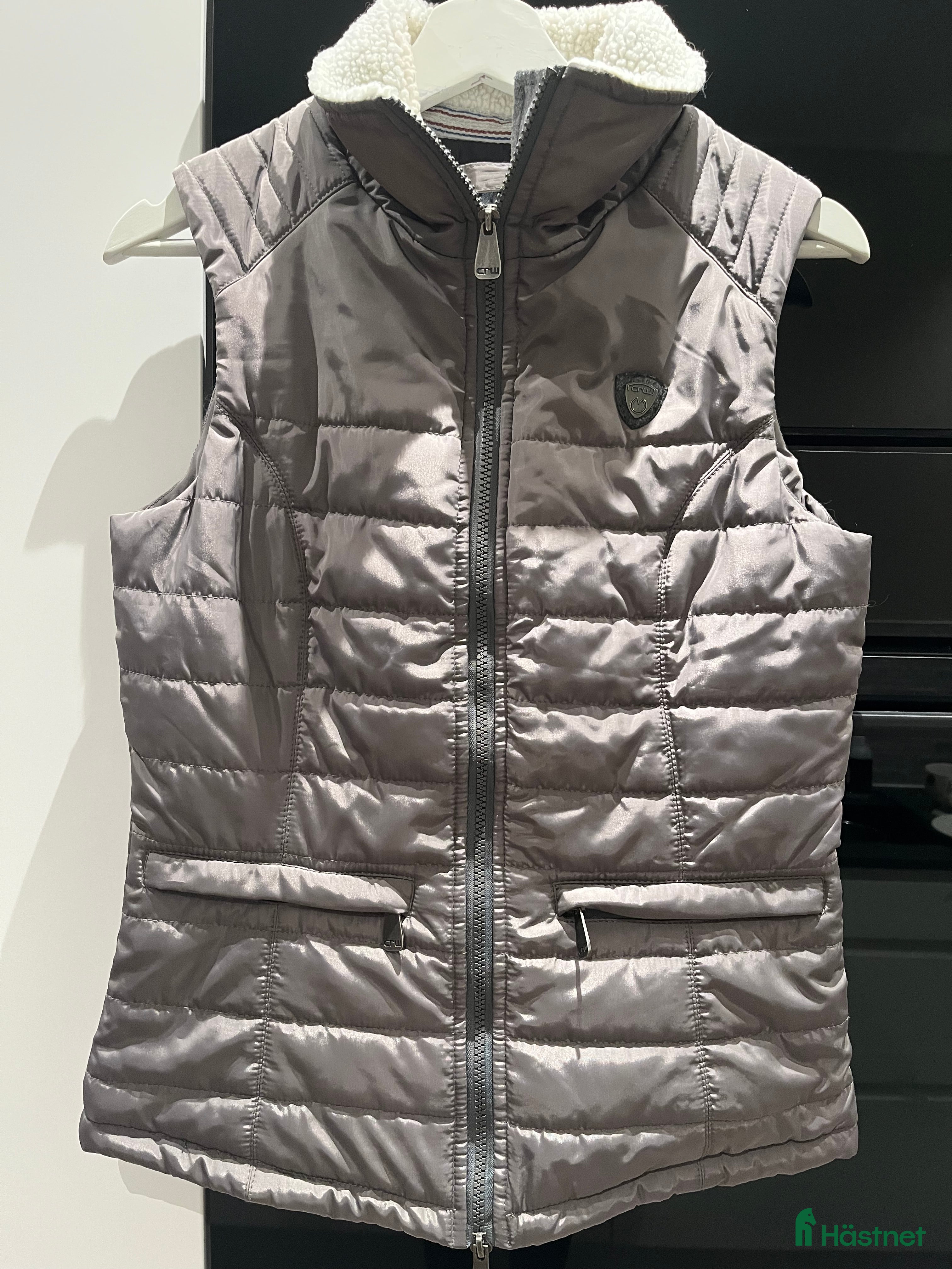 Jackor &amp; Kavajer ryttarutrustning till salu: CRW Täckväst i Skärblacka - Annons 8